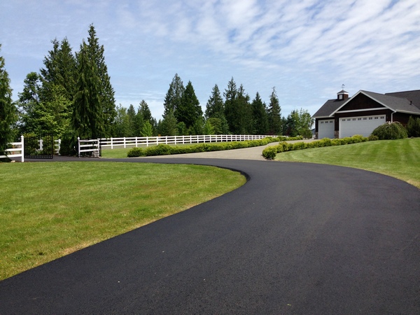 Reliable Federal Way asphalt driveway in WA near 98003