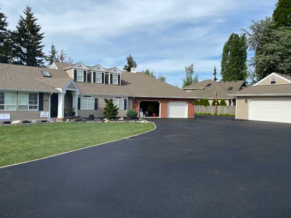 Leading King County asphalt driveway paving in WA near 98055